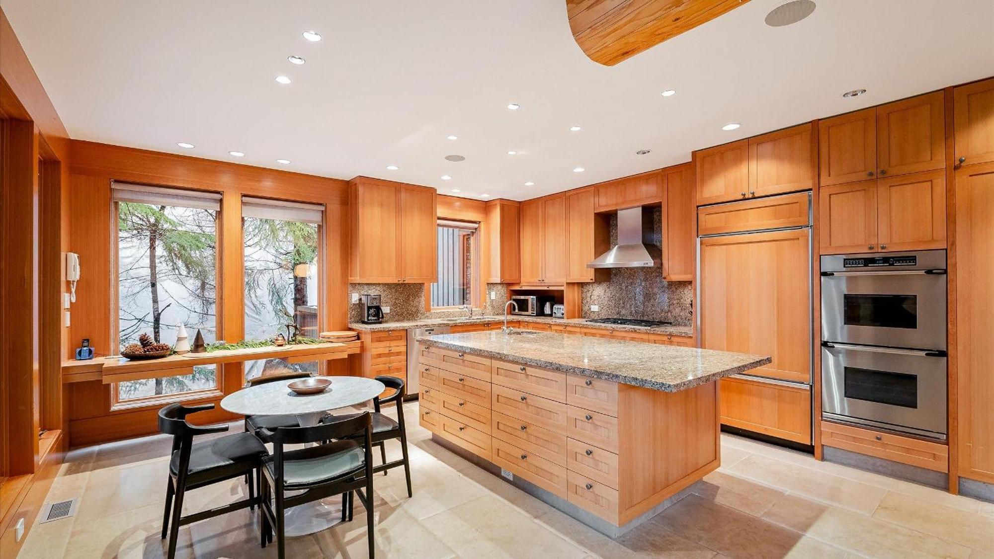 Summit | Luxury Townhome W/ Rare Access, Hot Tub & Media *