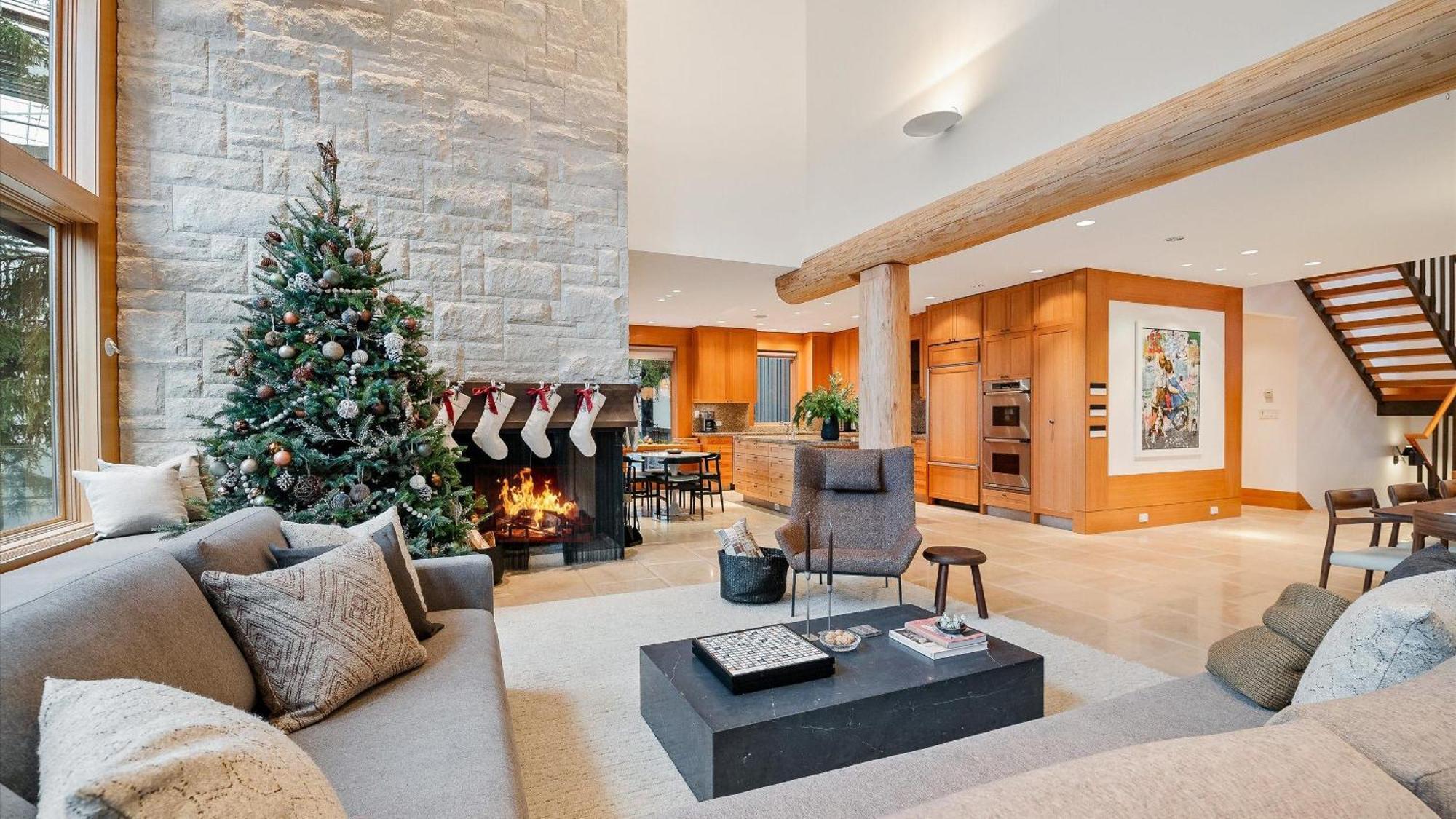Holiday home Summit | Luxury Townhome W/ Rare Access, Hot Tub & Media