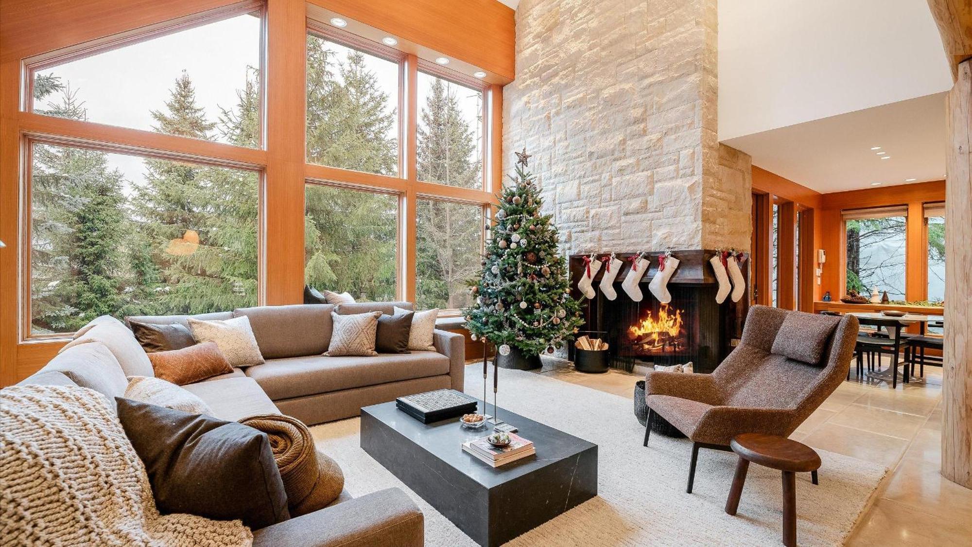 Summit | Luxury Townhome W/ Rare Access, Hot Tub & Media Holiday home