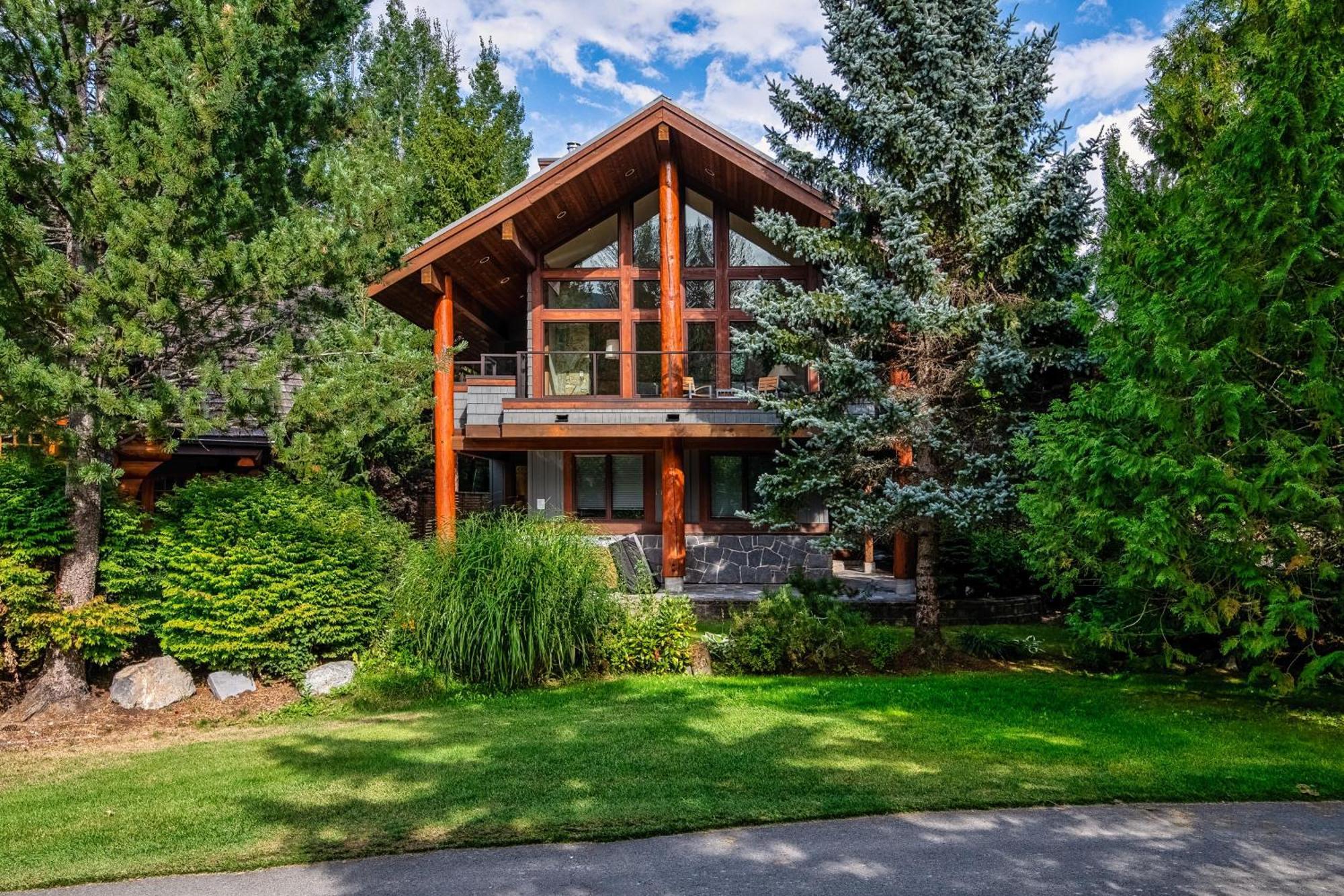 Glacier View | Family With Hot Tub & Views, Set In A Tranquil Location *