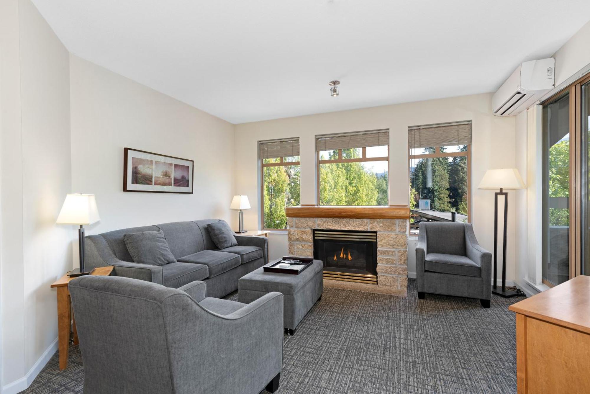Tyndall Stone By Whiski Jack Apartment