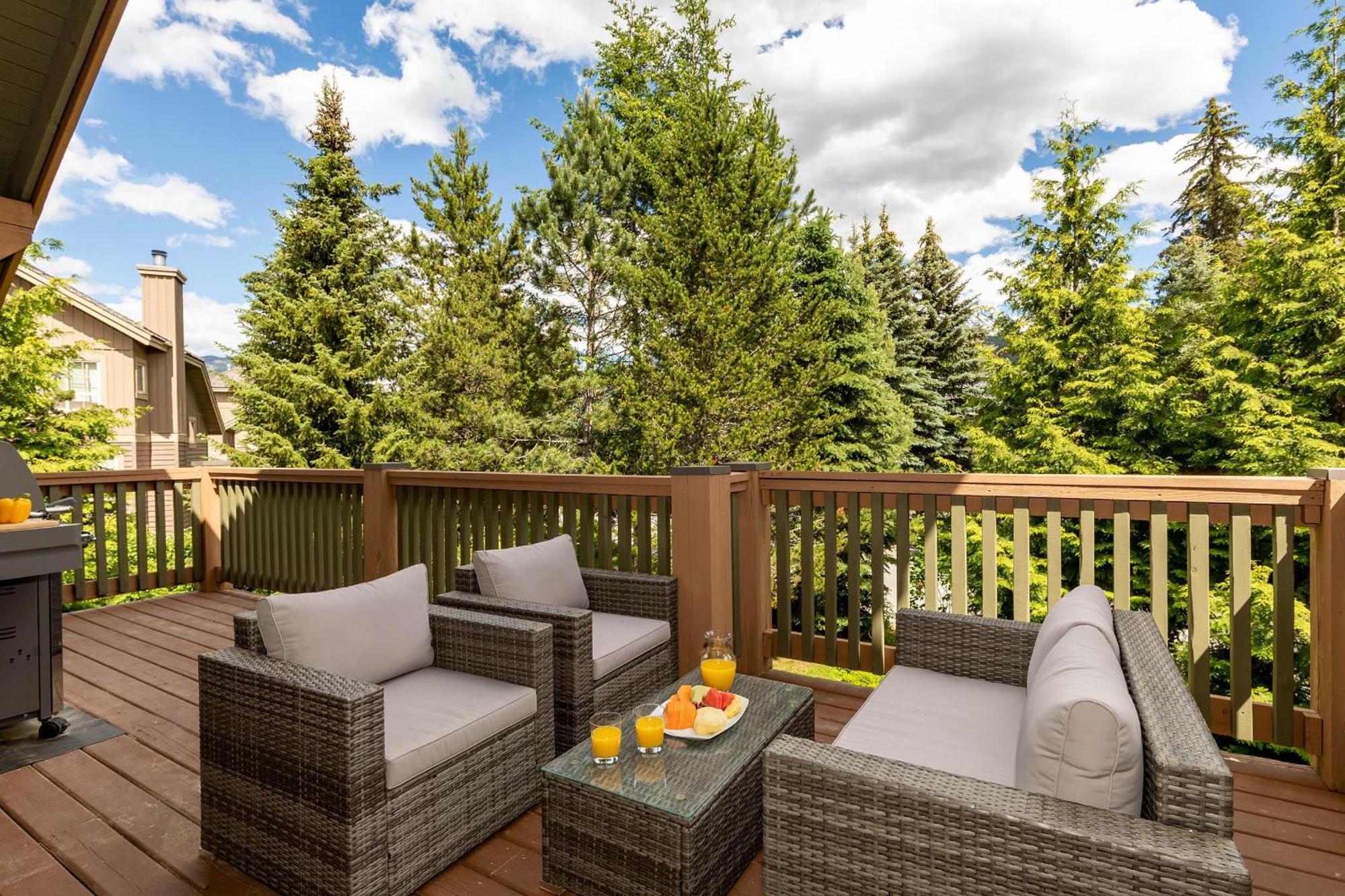Meadow | Large Family-friendly Chalet, Mountain Views, Fireplace, Hot Tub Holiday home