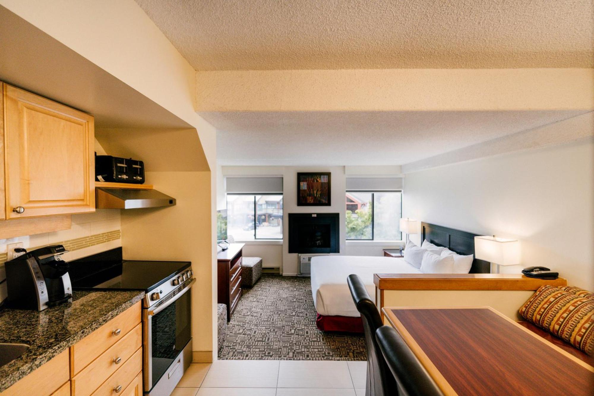Hotel Mountain Side By Executive Whistler