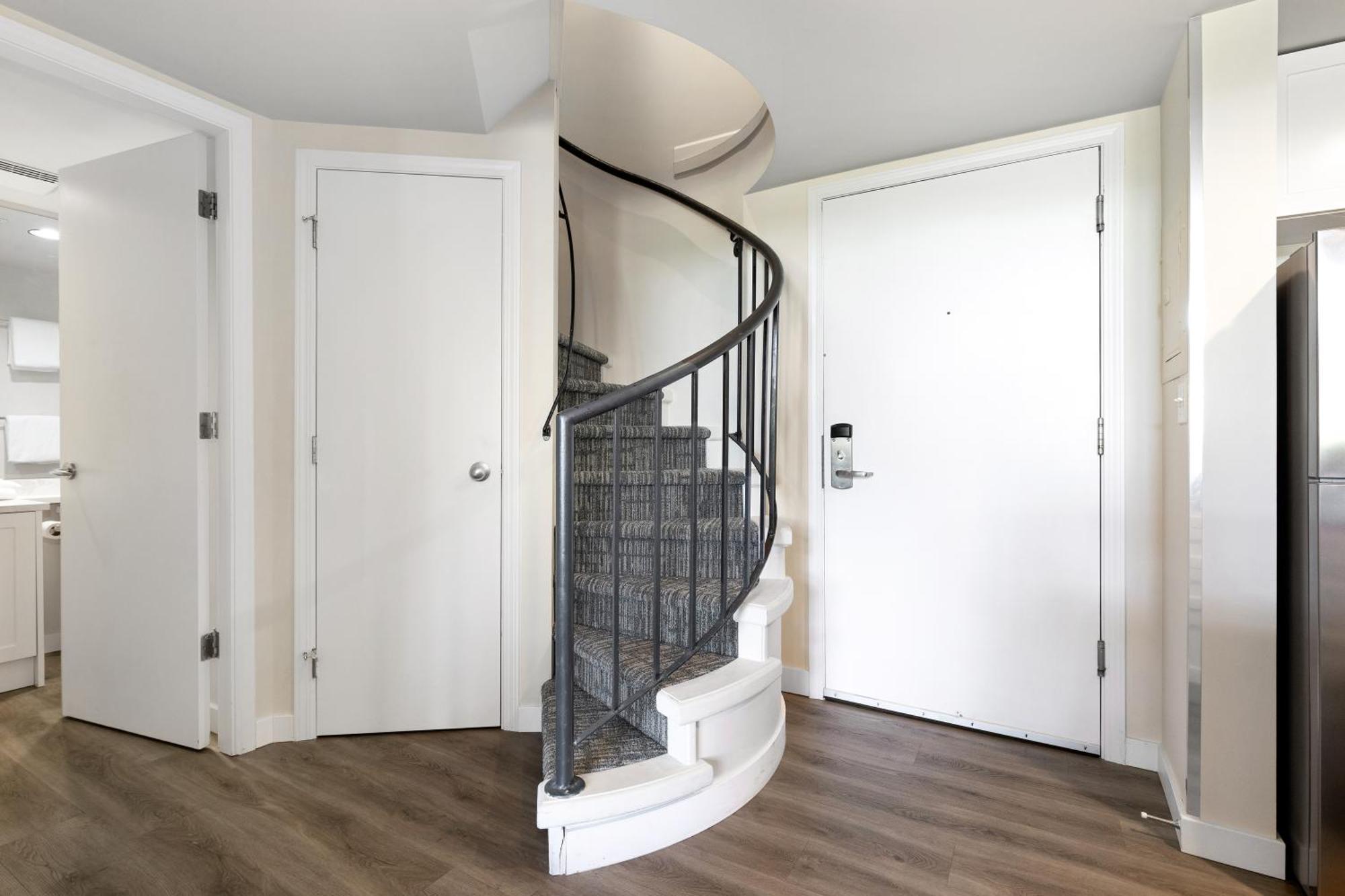 Tyndall Stone By Whiski Jack Apartment *