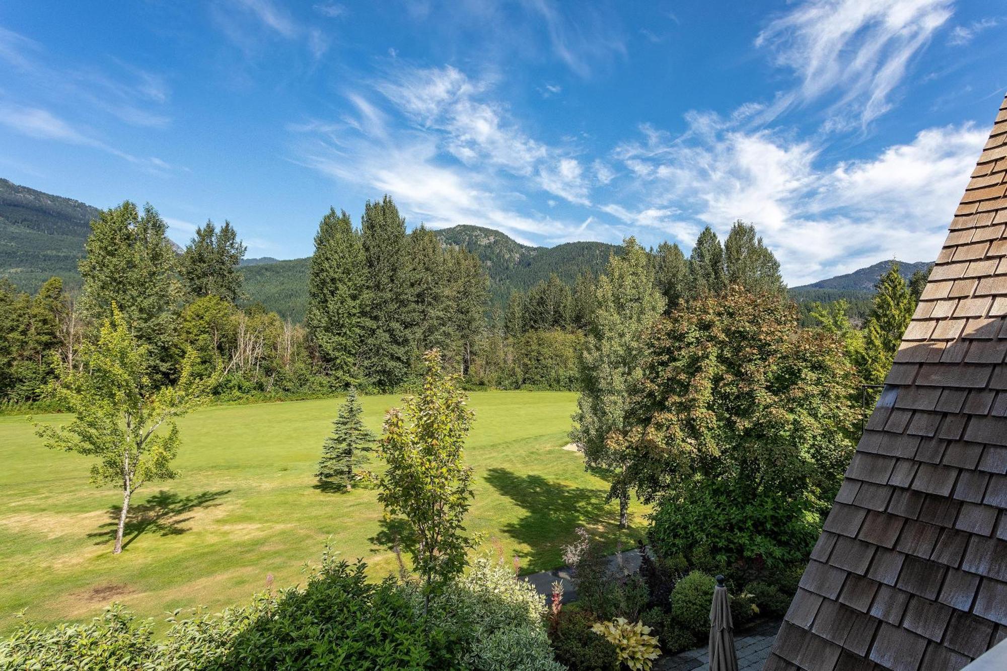 Goldenwood 8337 | Townhome W/ Panoramic Fairway View, Top-deck Hot Tub, 2 Car Garage Holiday home
