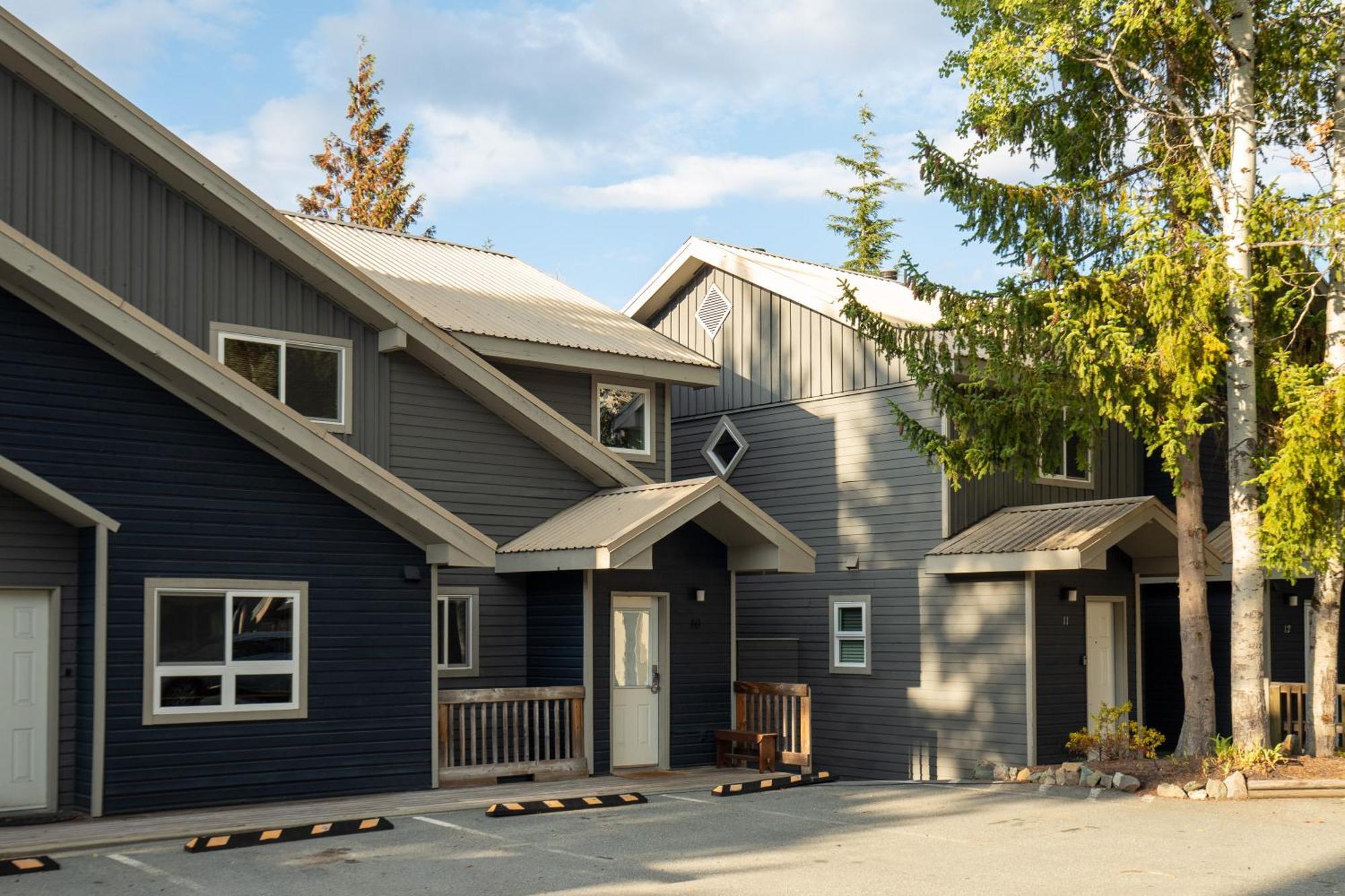 Beautiful Multi-level Townhome 2br In Creekside By Harmony