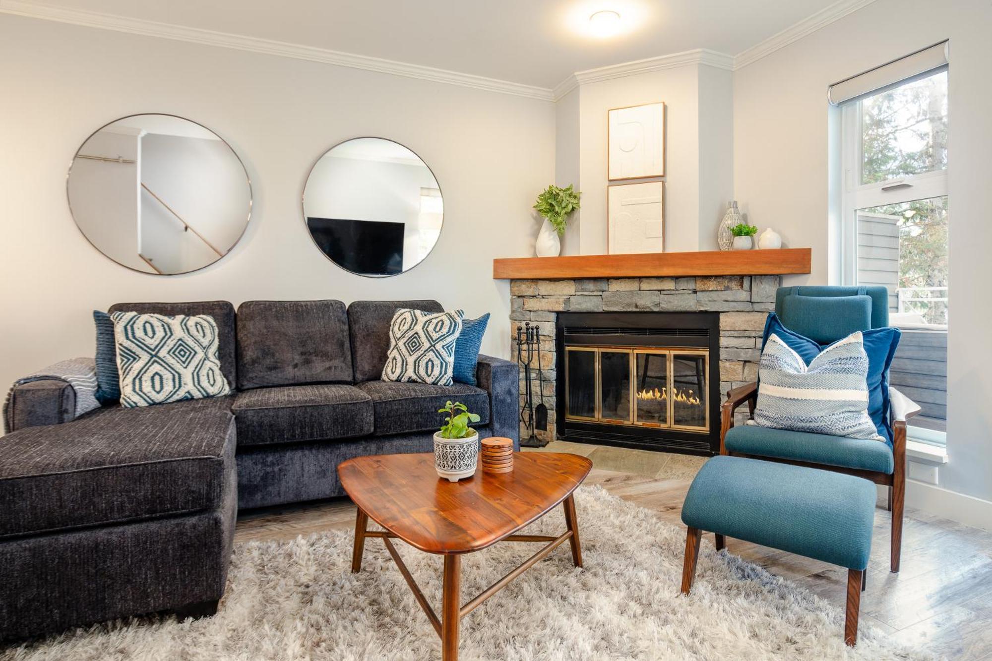 Beautiful Multi-level Townhome 2br In Creekside By Harmony * Whistler