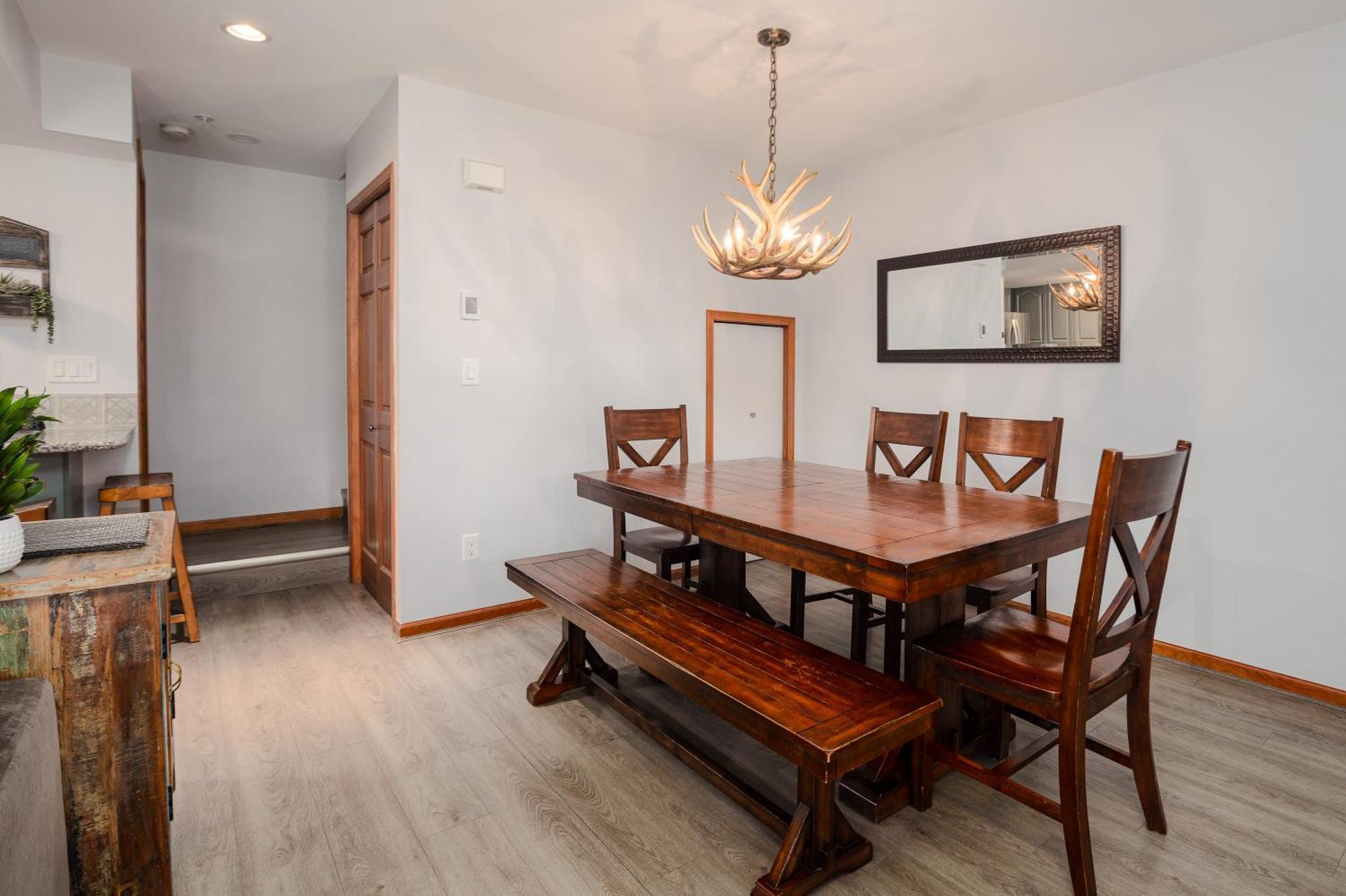 3br Sunpath - Spacious Village Townhome *