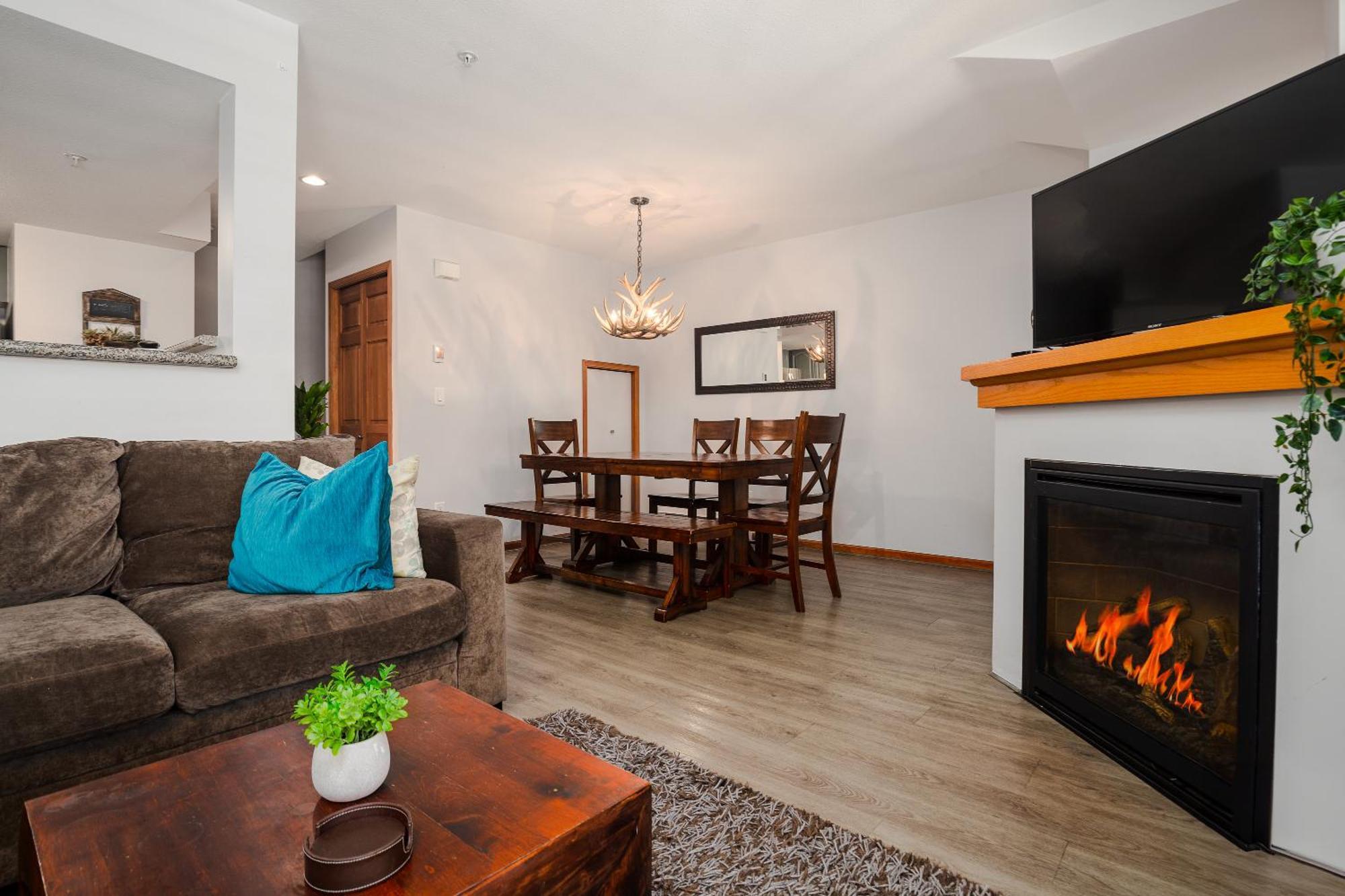 3br Sunpath - Spacious Village Townhome