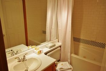 Alpenglow Suite: Village Mountain Retreat * Whistler