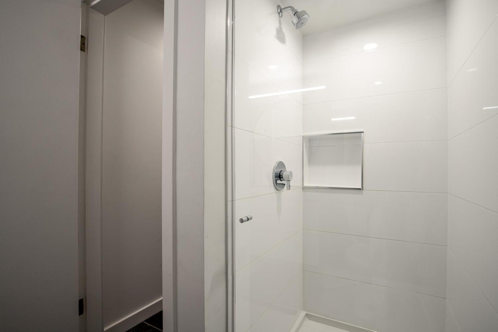 Bright Townhome With Prime Location By Harmony Holiday home