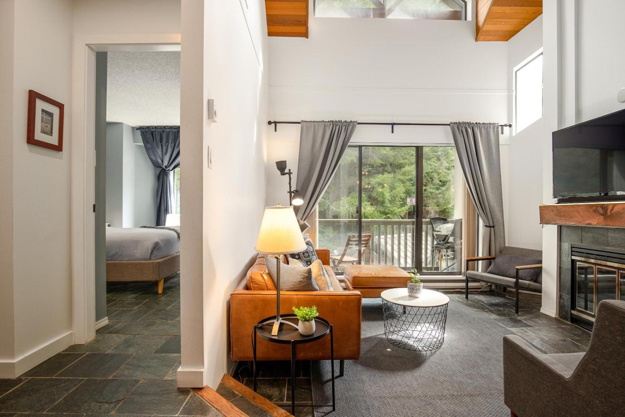 Bright Townhome With Prime Location By Harmony Holiday home