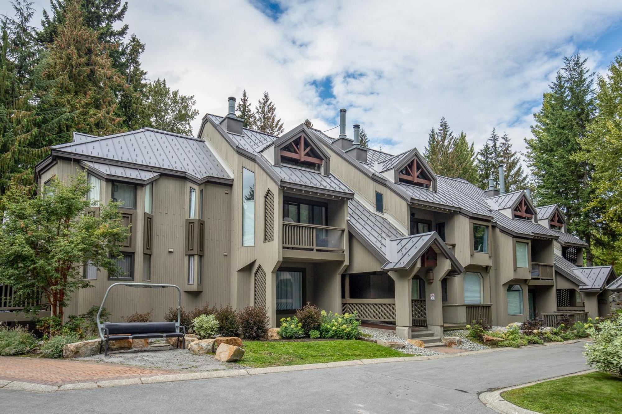 Bright Townhome With Prime Location By Harmony Whistler