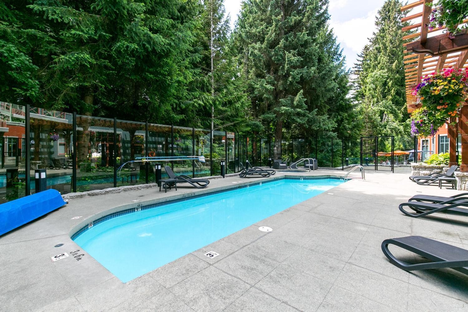 Apartment Bright Village Getaway W/ Pool & Hot Tub