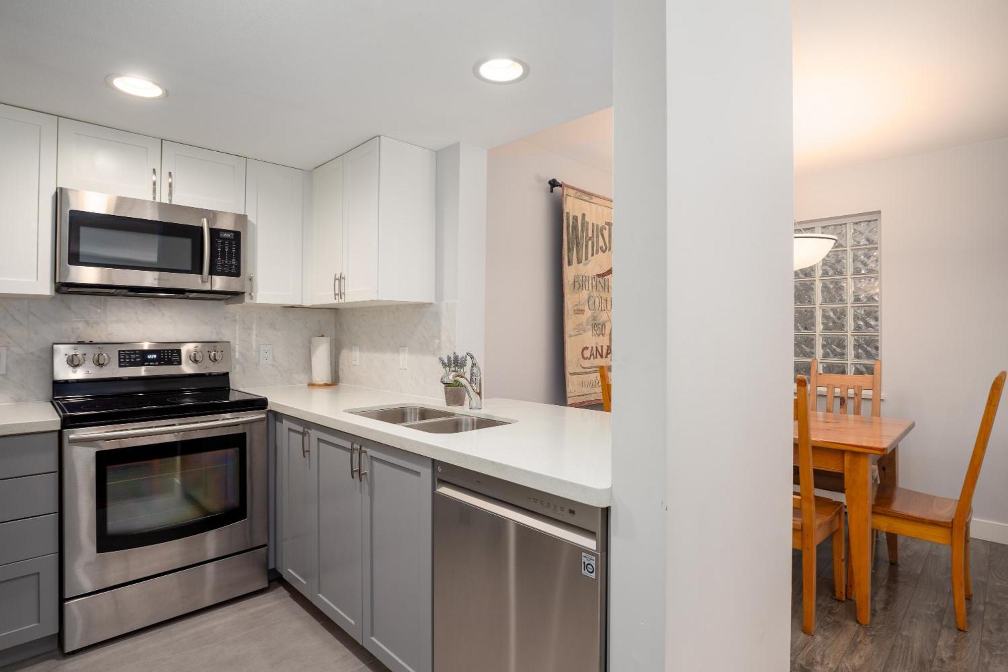 Convenient Village Location With Pool And Hot Tub Whistler