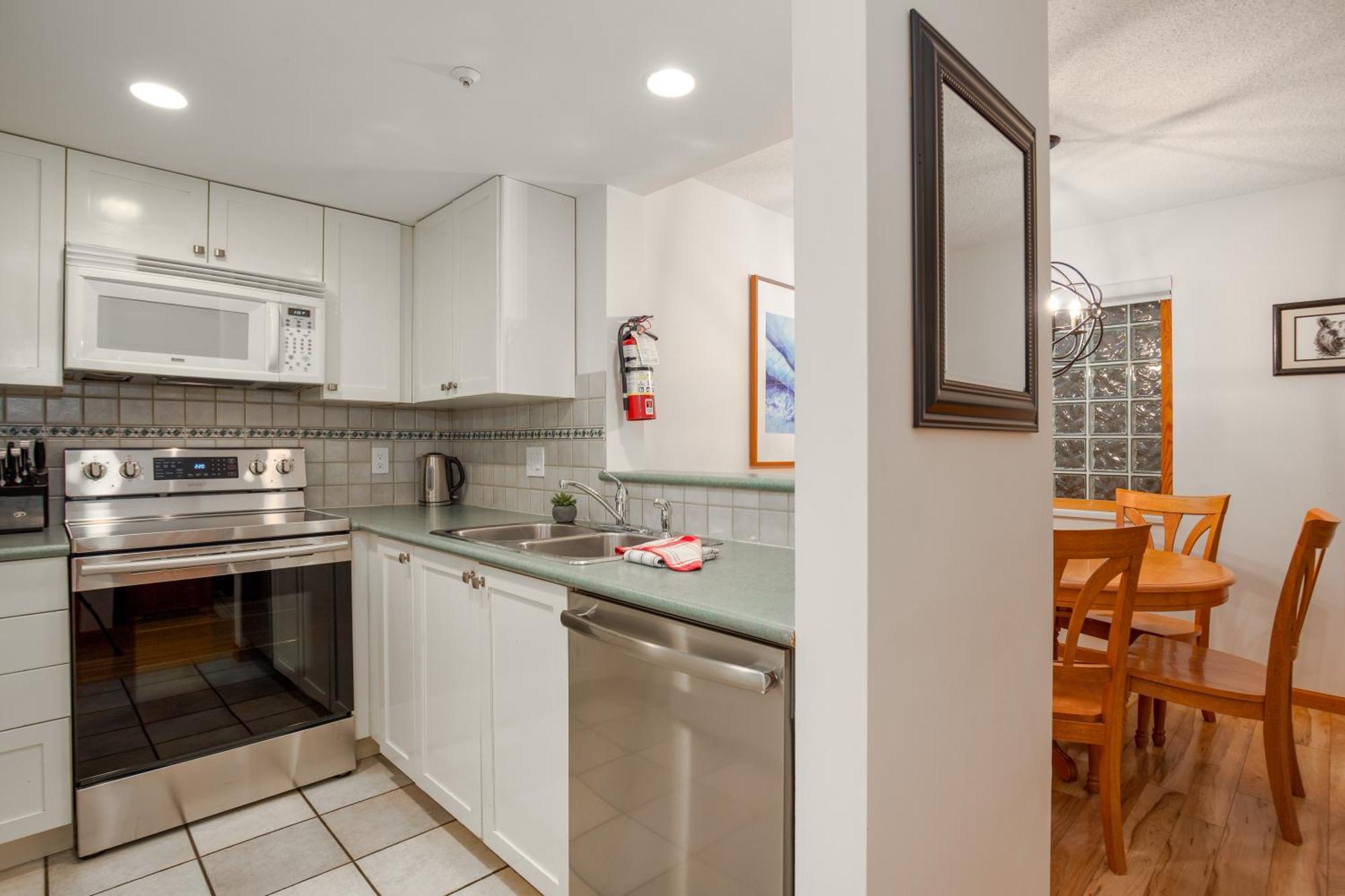 Steps From The Village With Pool And Hot Tub By Harmony