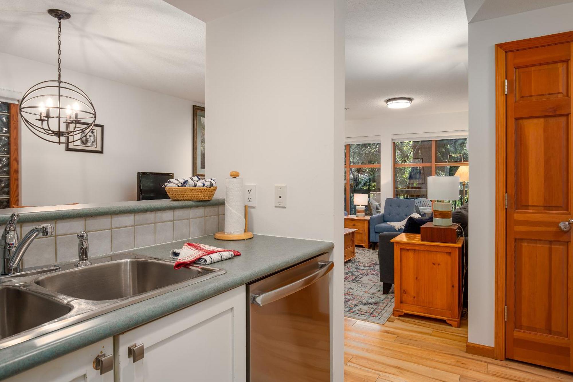 Steps From The Village With Pool And Hot Tub By Harmony Holiday home Whistler