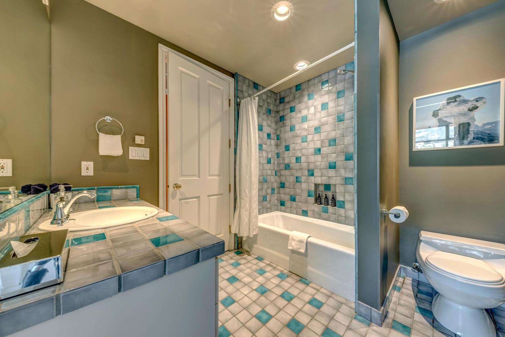 The Royal - Village Penthouse, Private Hot Tub With Mountain Views Apartment Whistler