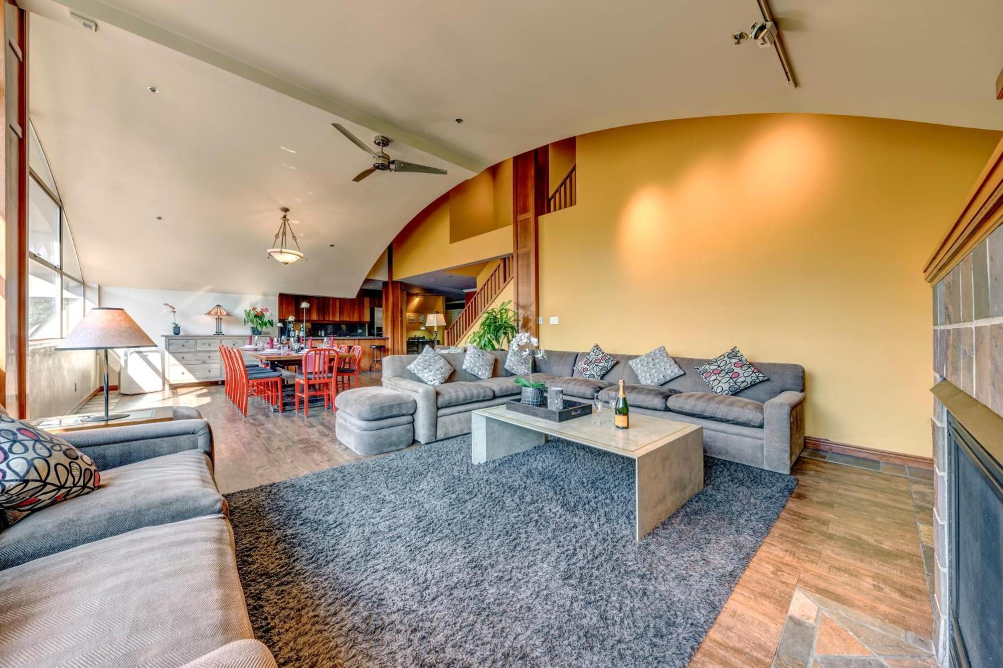 Apartment The Royal - Village Penthouse, Private Hot Tub With Mountain Views