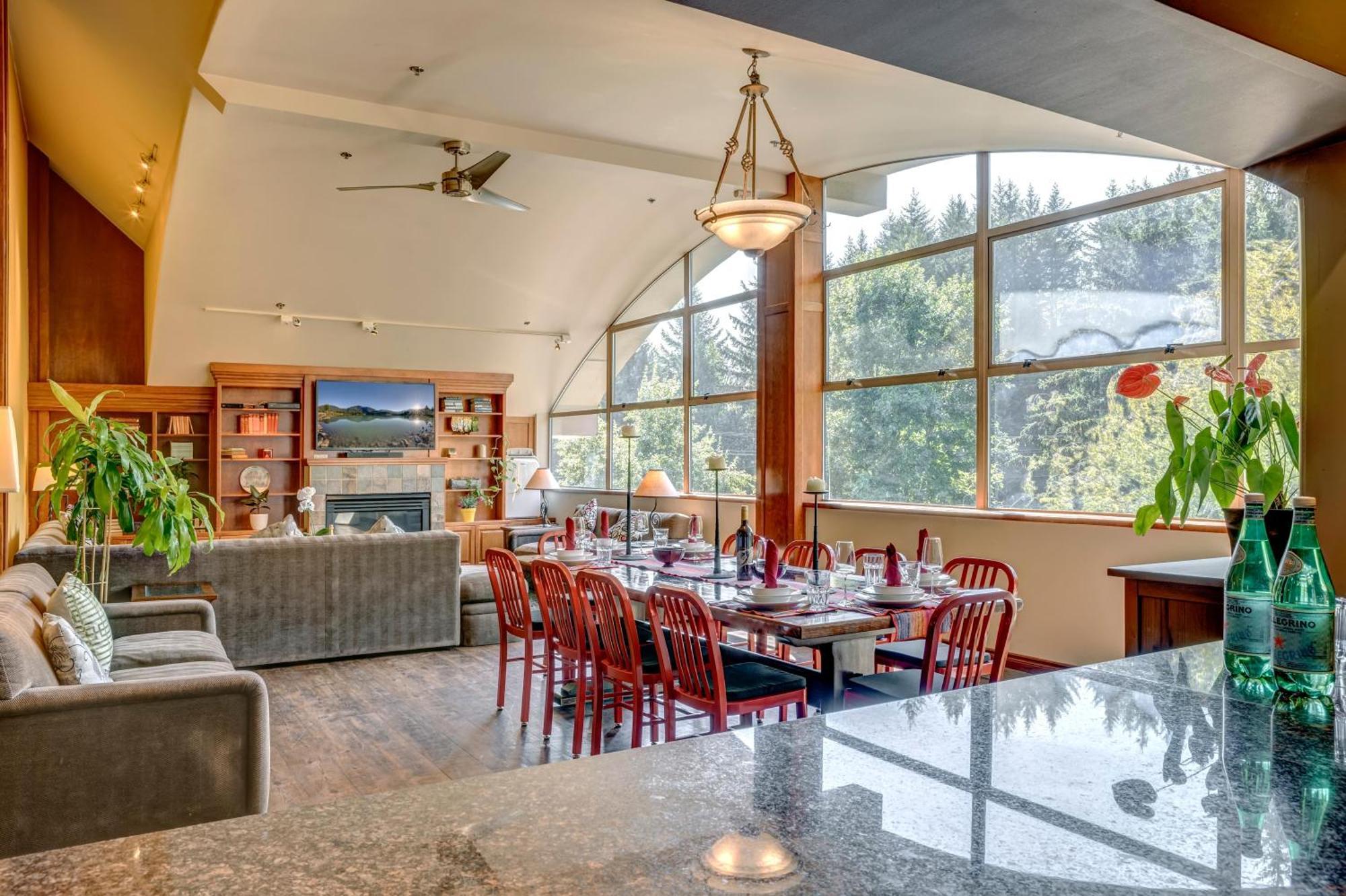 The Royal - Village Penthouse, Private Hot Tub With Mountain Views *