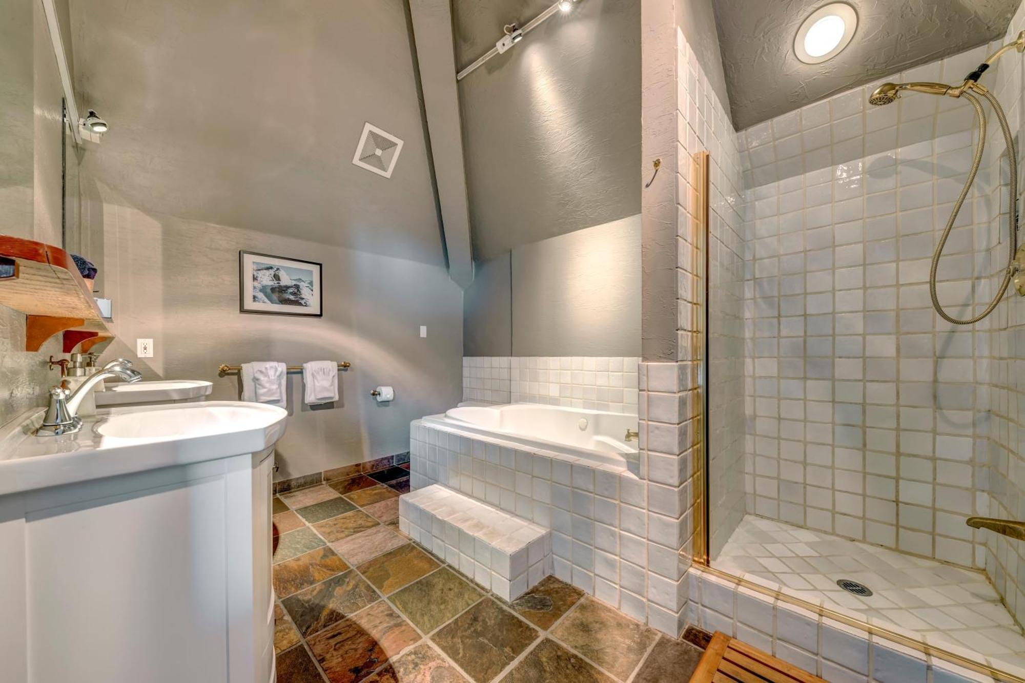 The Royal - Village Penthouse, Private Hot Tub With Mountain Views Apartment *