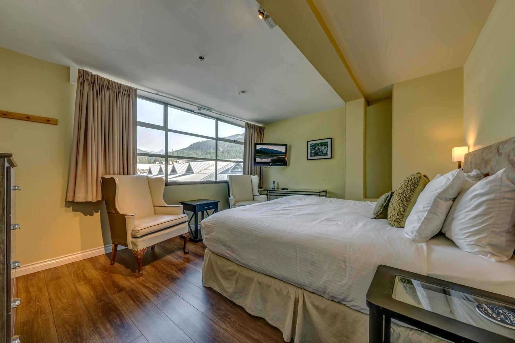 The Royal - Village Penthouse, Private Hot Tub With Mountain Views