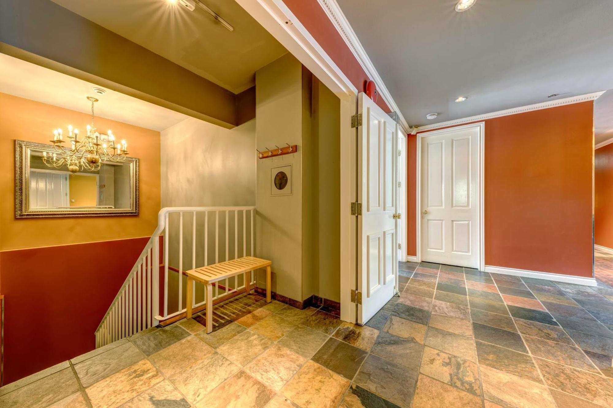 The Royal - Village Penthouse, Private Hot Tub With Mountain Views Apartment Whistler