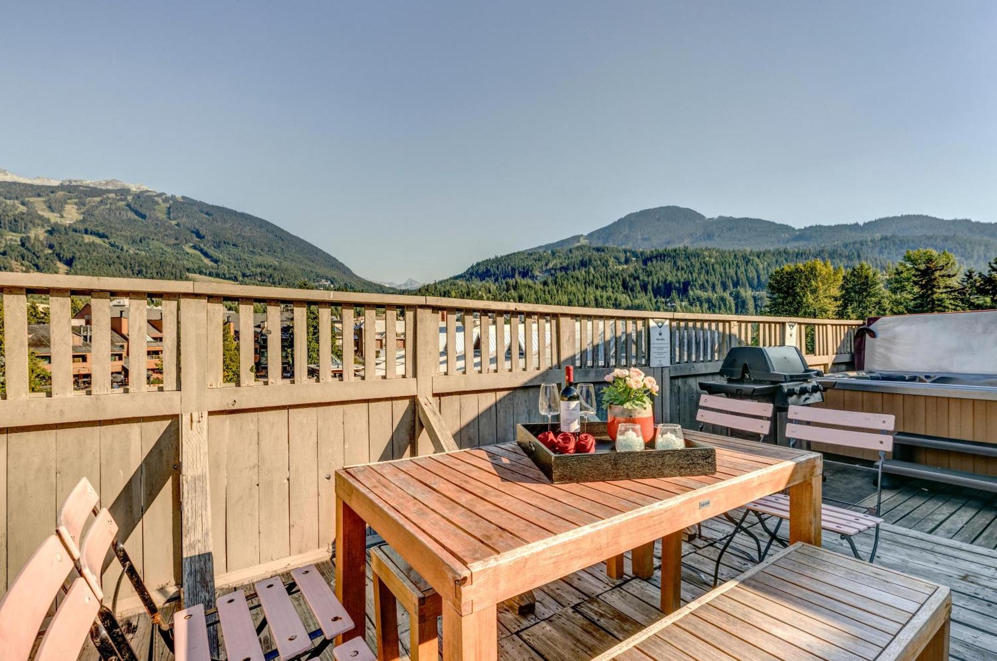 The Royal - Village Penthouse, Private Hot Tub With Mountain Views * Whistler