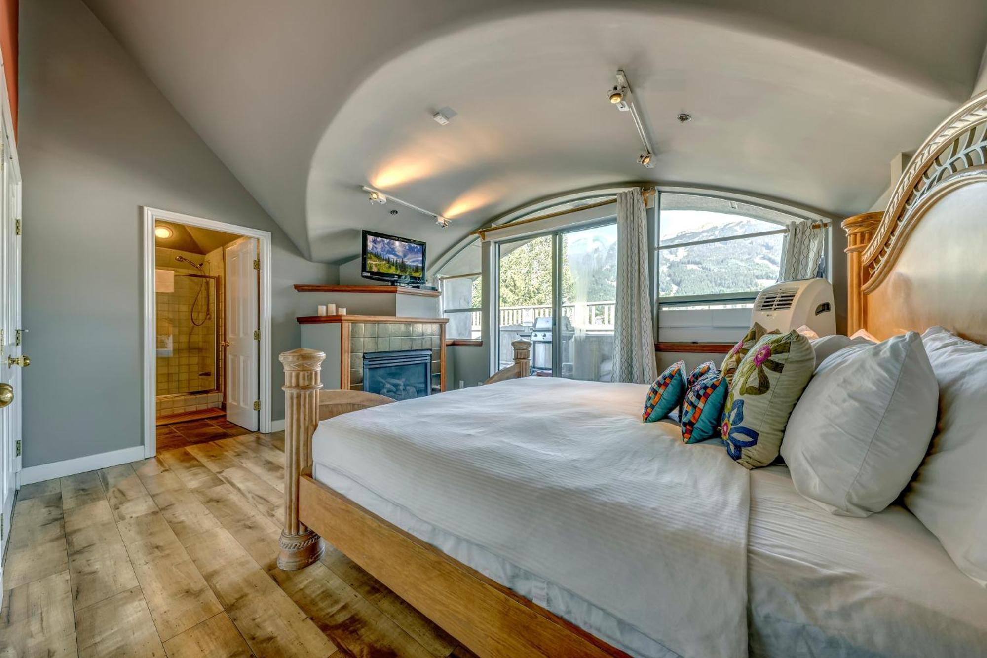 The Royal - Village Penthouse, Private Hot Tub With Mountain Views Apartment