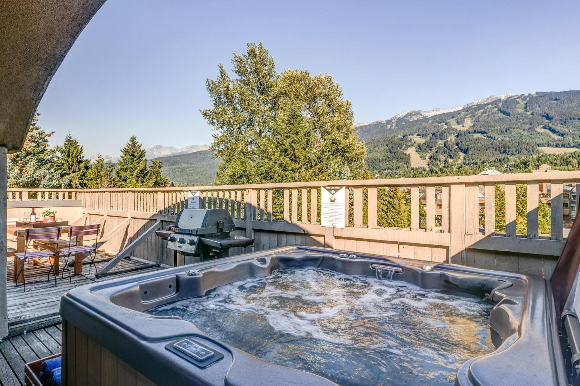 The Royal - Village Penthouse, Private Hot Tub With Mountain Views *