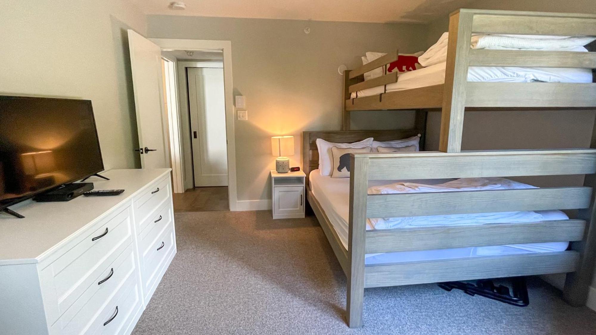 2br Renovated Townhouse In Benchlands By Harmony