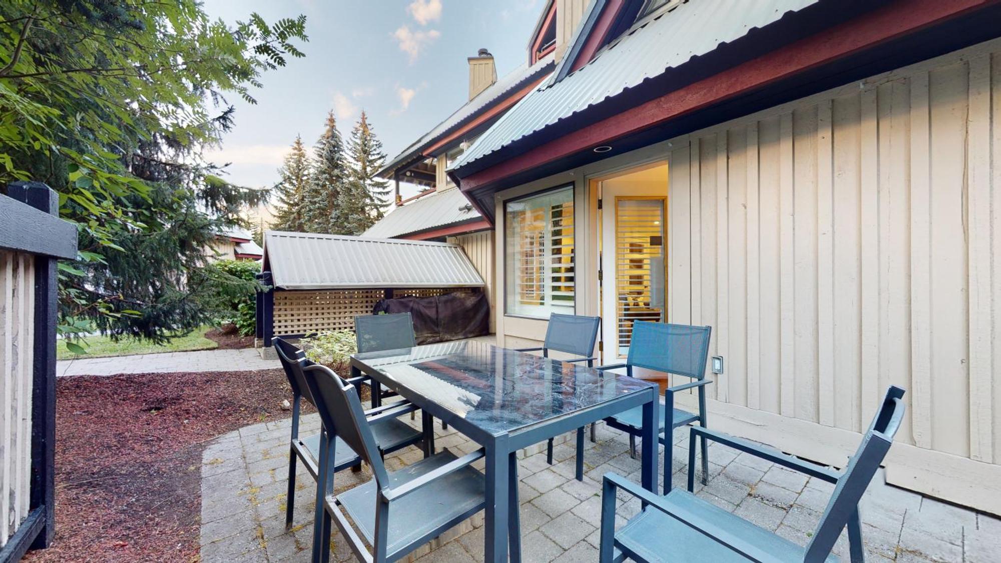 2br Renovated Townhouse In Benchlands By Harmony *