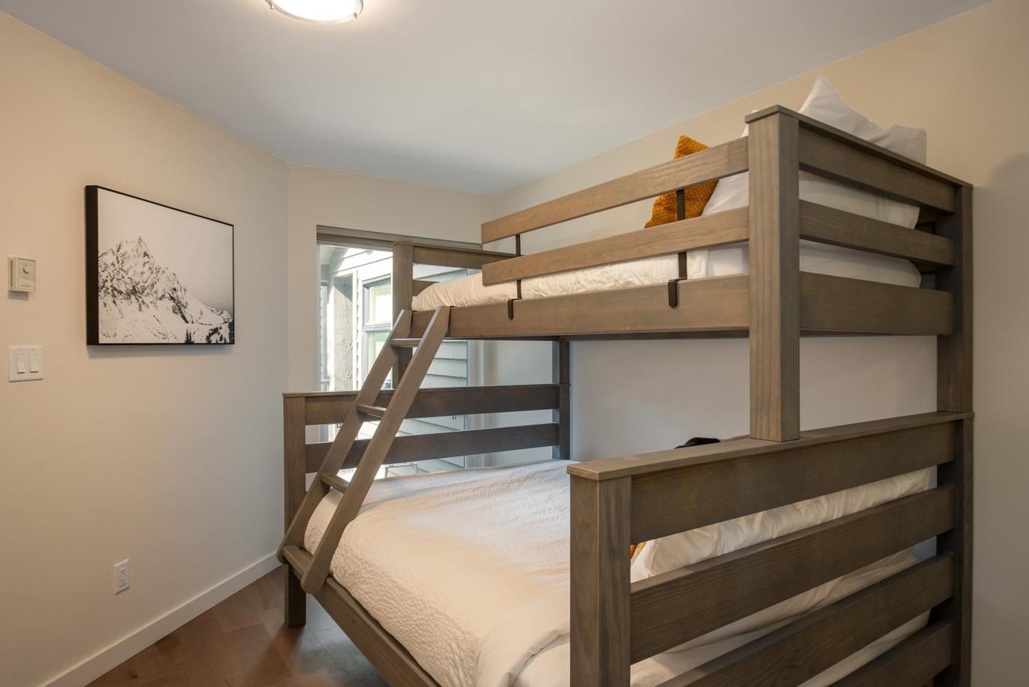 Spacious And Modern Vacation In And Shuttle Out By Harmony Whistler