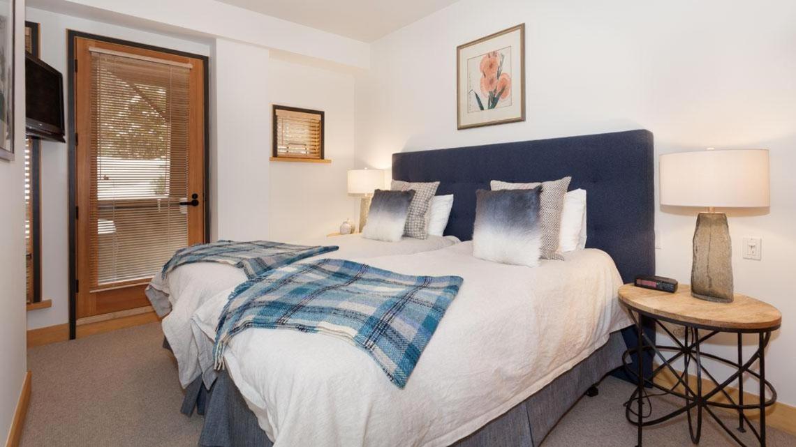 Holiday home Cedar Creek B | Ski-in, Ski-out Townhome, Private Hot Tub, Walk To Village, Free Village Shuttle *