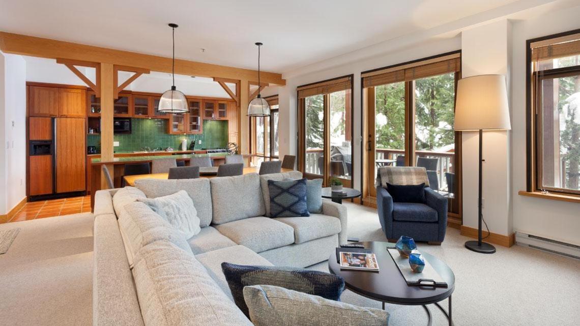 Cedar Creek B | Ski-in, Ski-out Townhome, Private Hot Tub, Walk To Village, Free Village Shuttle Holiday home Whistler