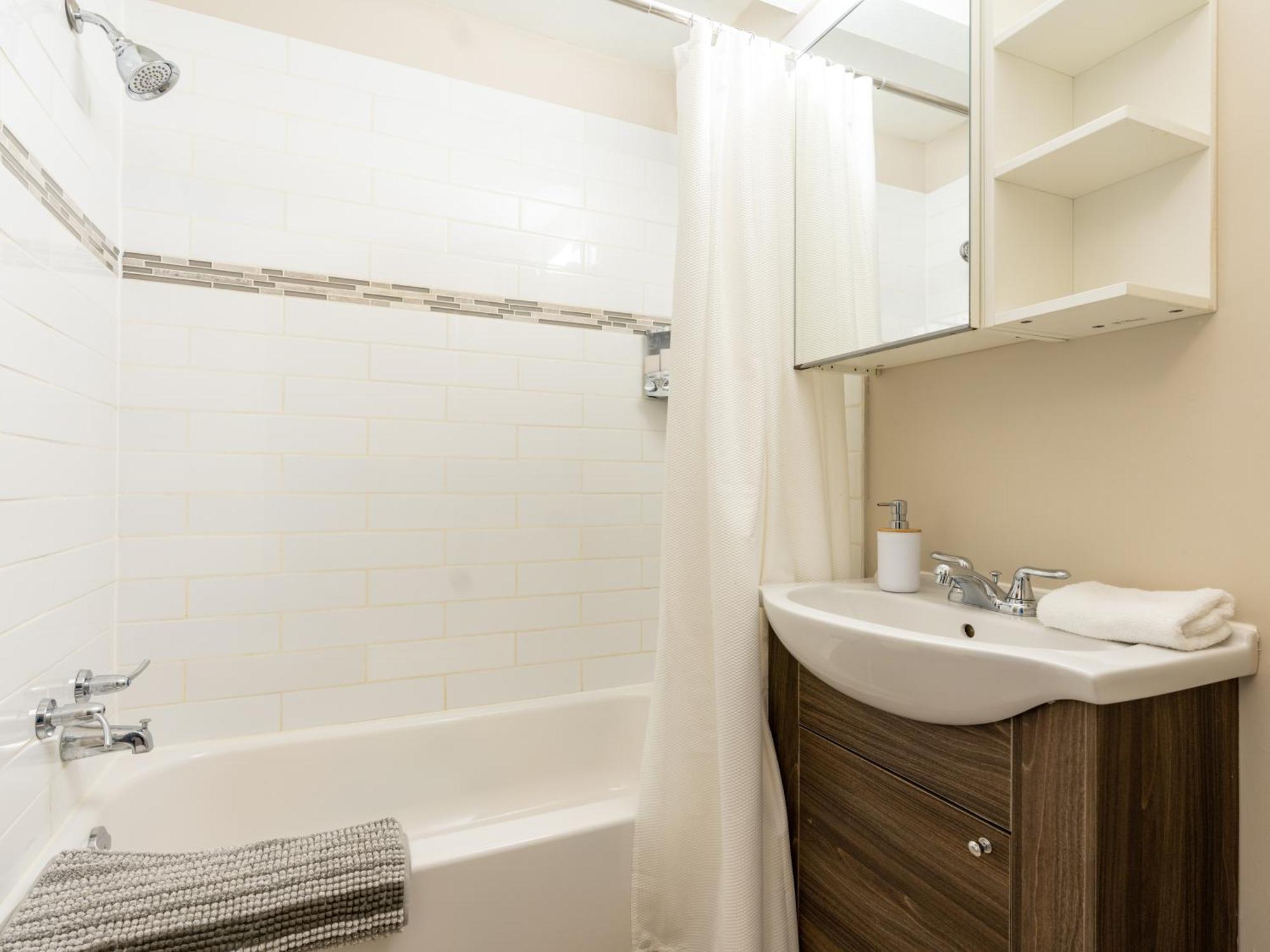 Apartment Nest 5m To Creekside Gondola Whistler