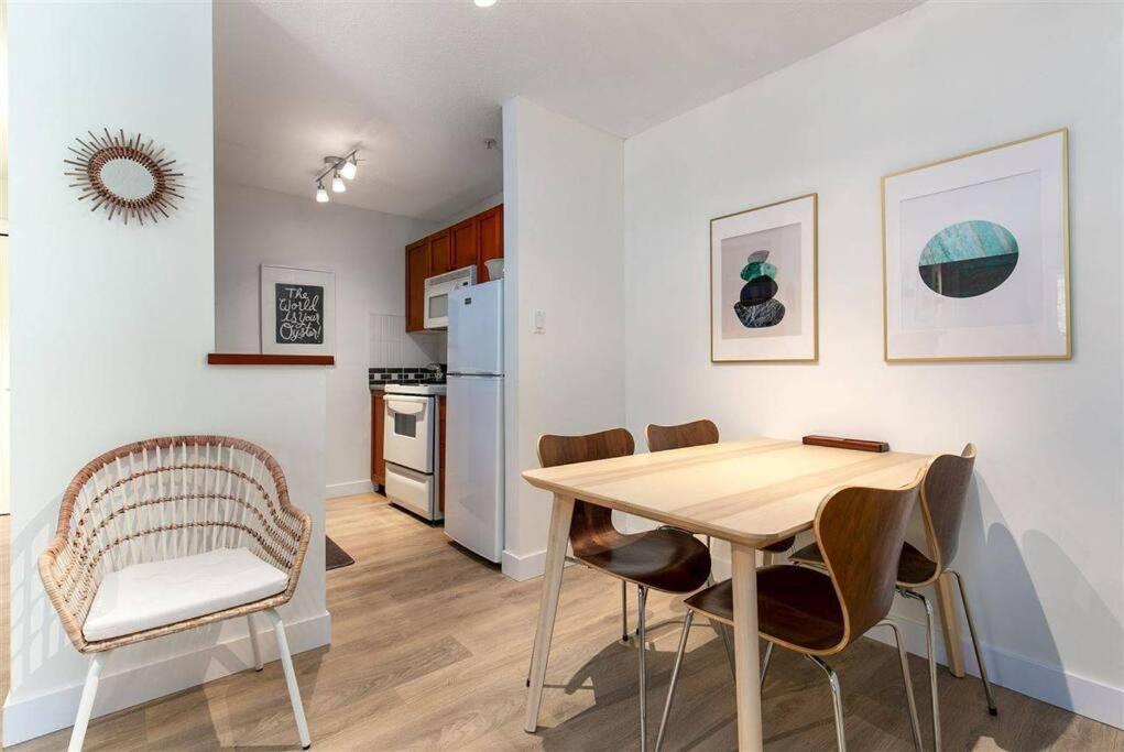 Cozy Townhouse In Village North