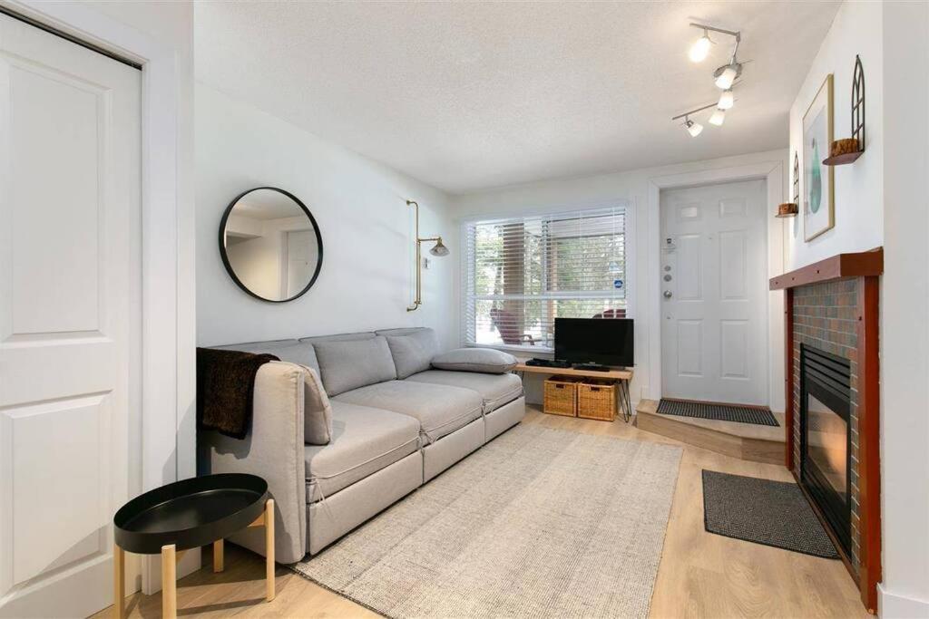 Cozy Townhouse In Village North Whistler