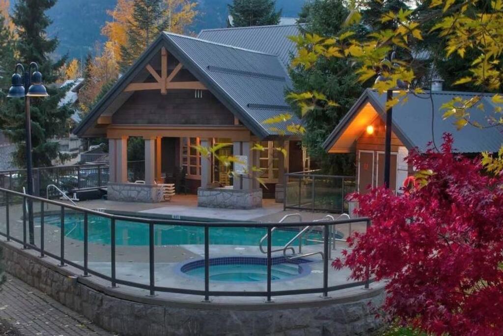 Cozy Townhouse In Village North Whistler