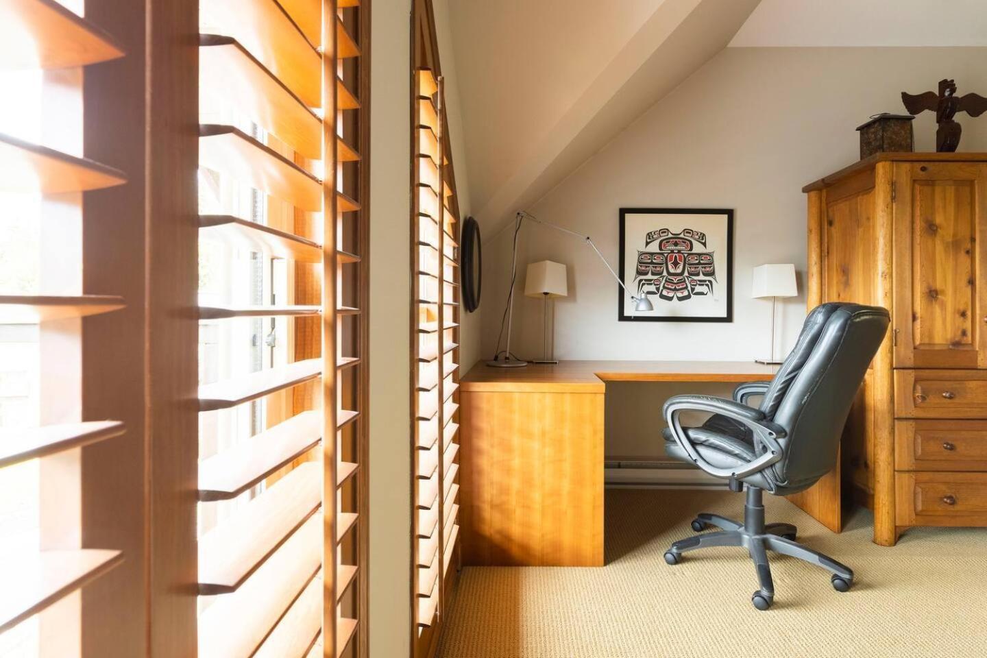Golf Course & Mountain Views By Harmony Holiday home Whistler