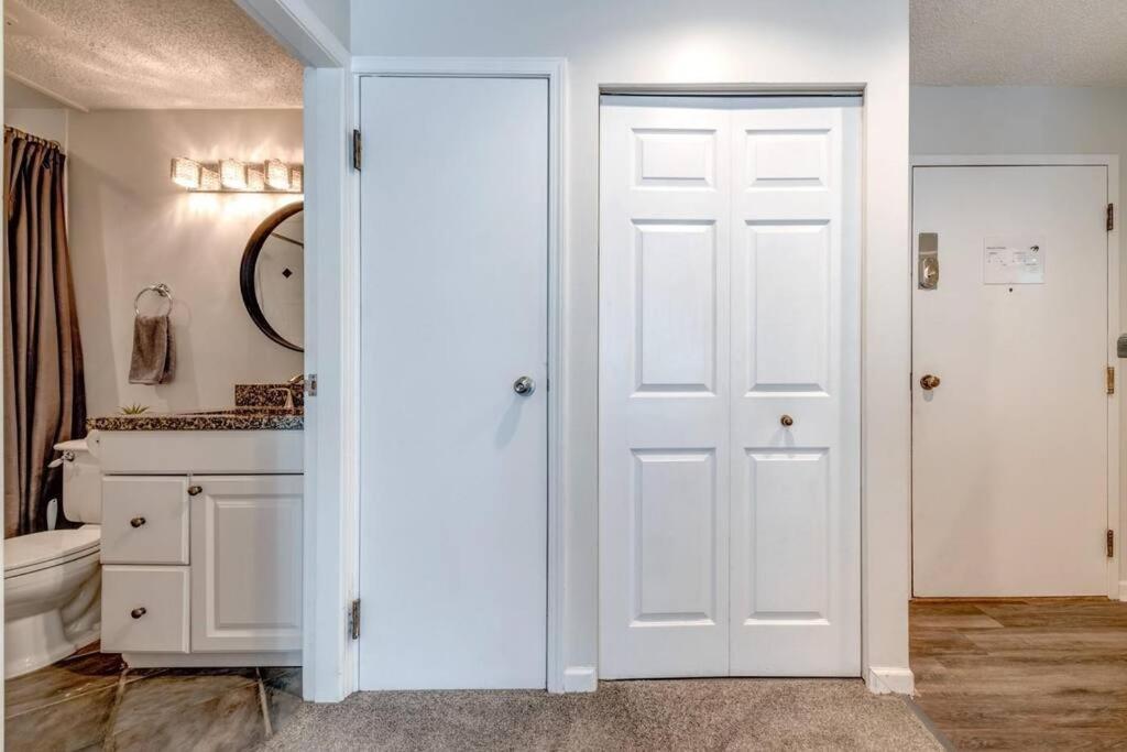 1bd Unit In The Heart Of Village Apartment *