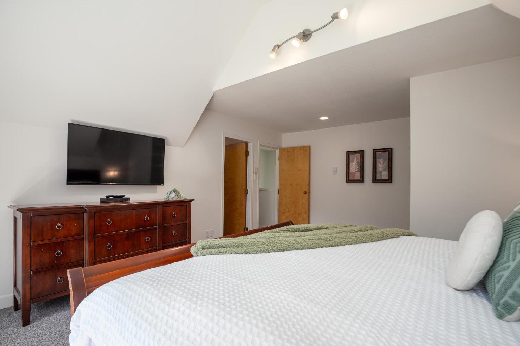 Gorgeous With Fairway Views By Harmony Holiday home Whistler