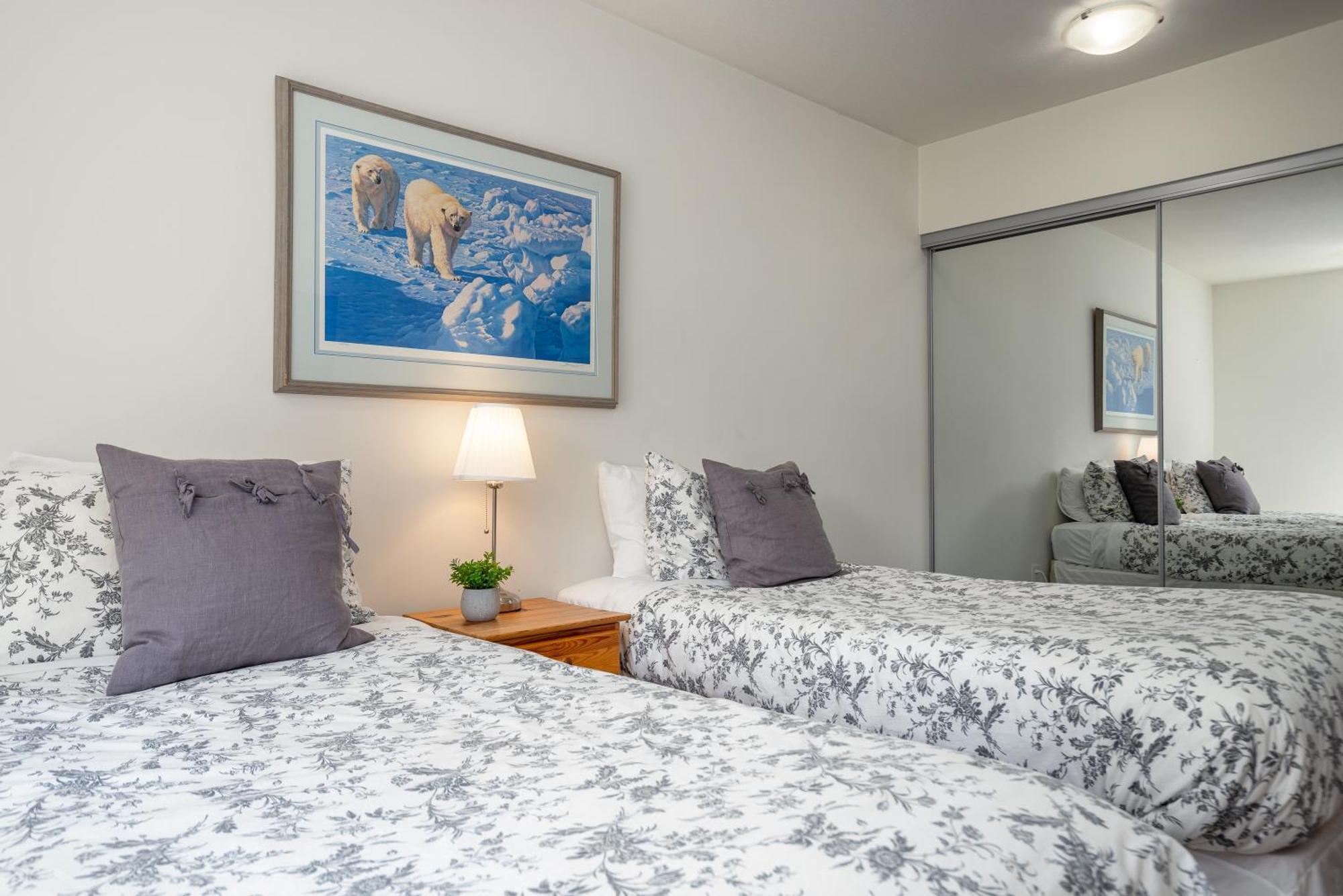 Gorgeous With Fairway Views By Harmony Holiday home Whistler