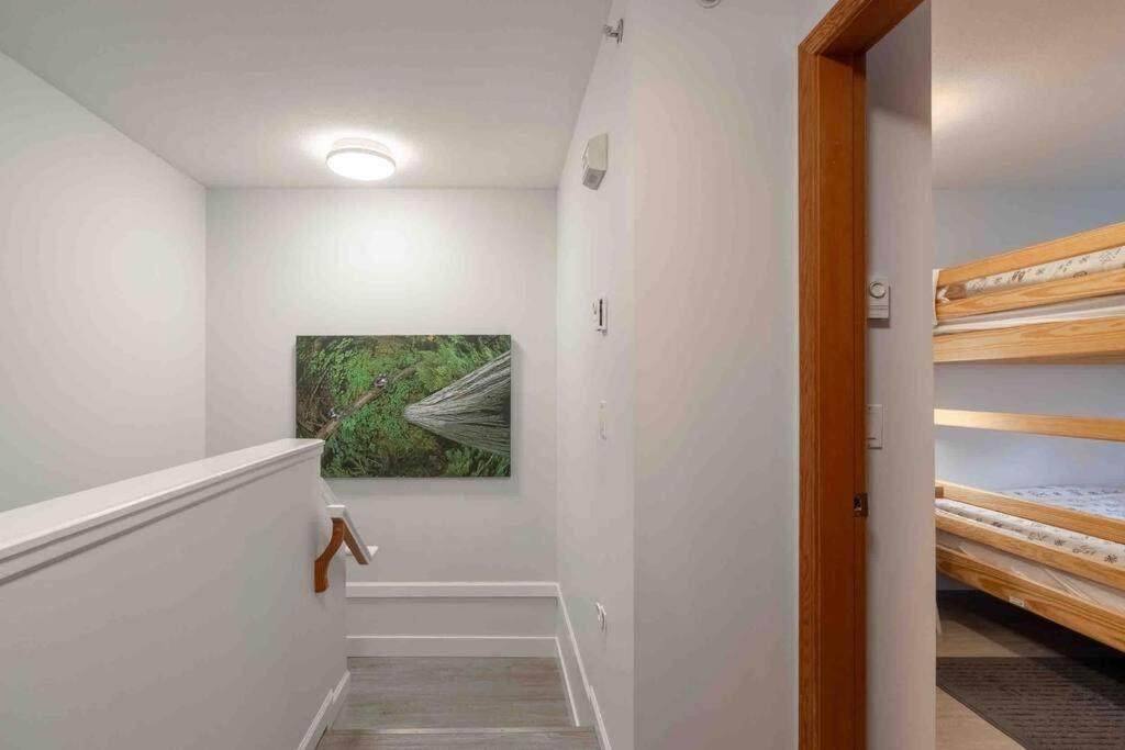 Updated Townhouse In Village. Pool/hot Tub/parking Whistler