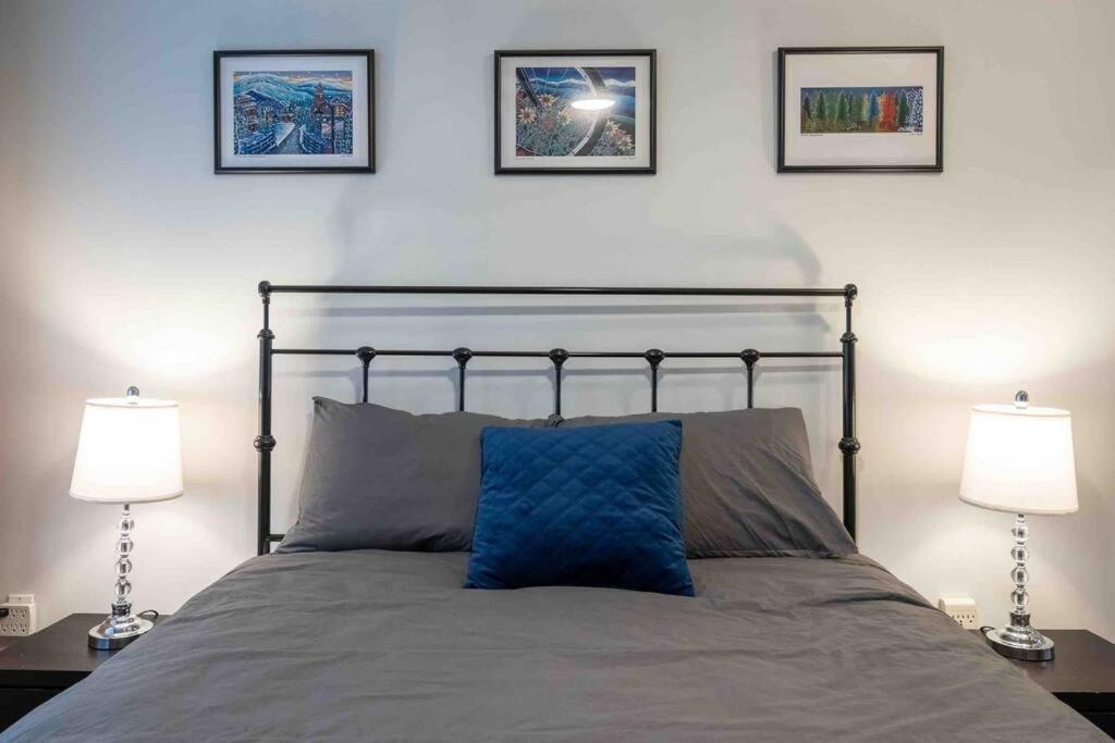 Updated Townhouse In Village. Pool/hot Tub/parking * Whistler