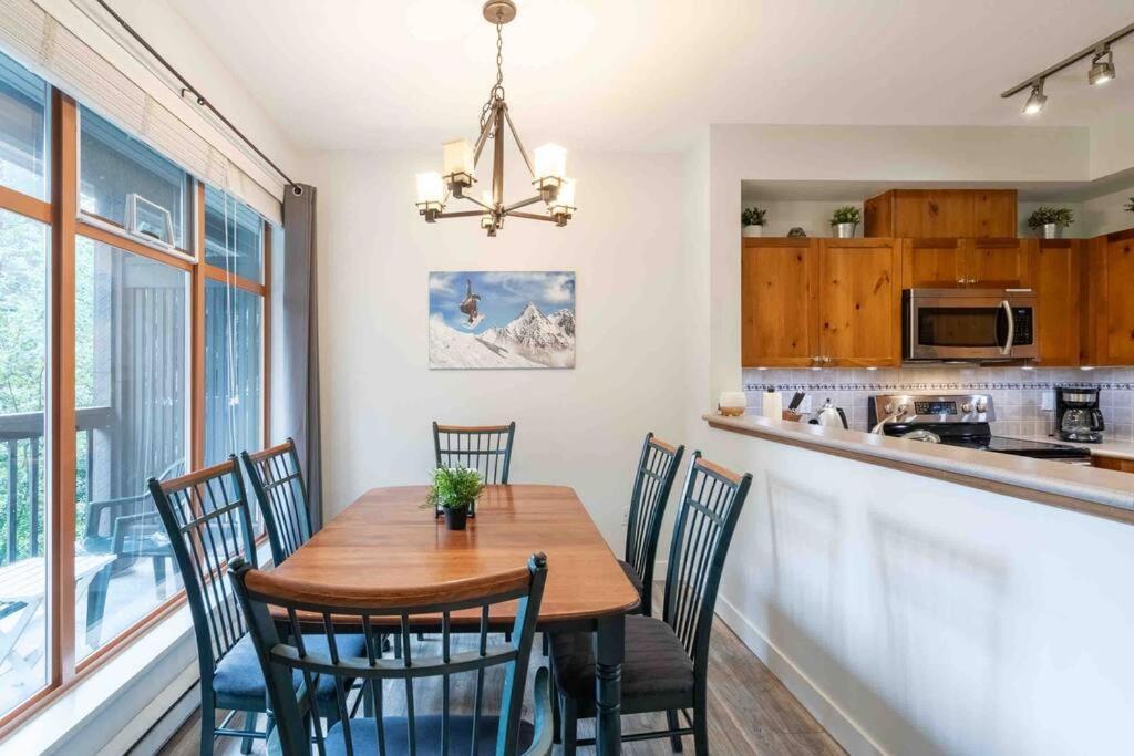 Apartment Updated Townhouse In Village. Pool/hot Tub/parking Whistler