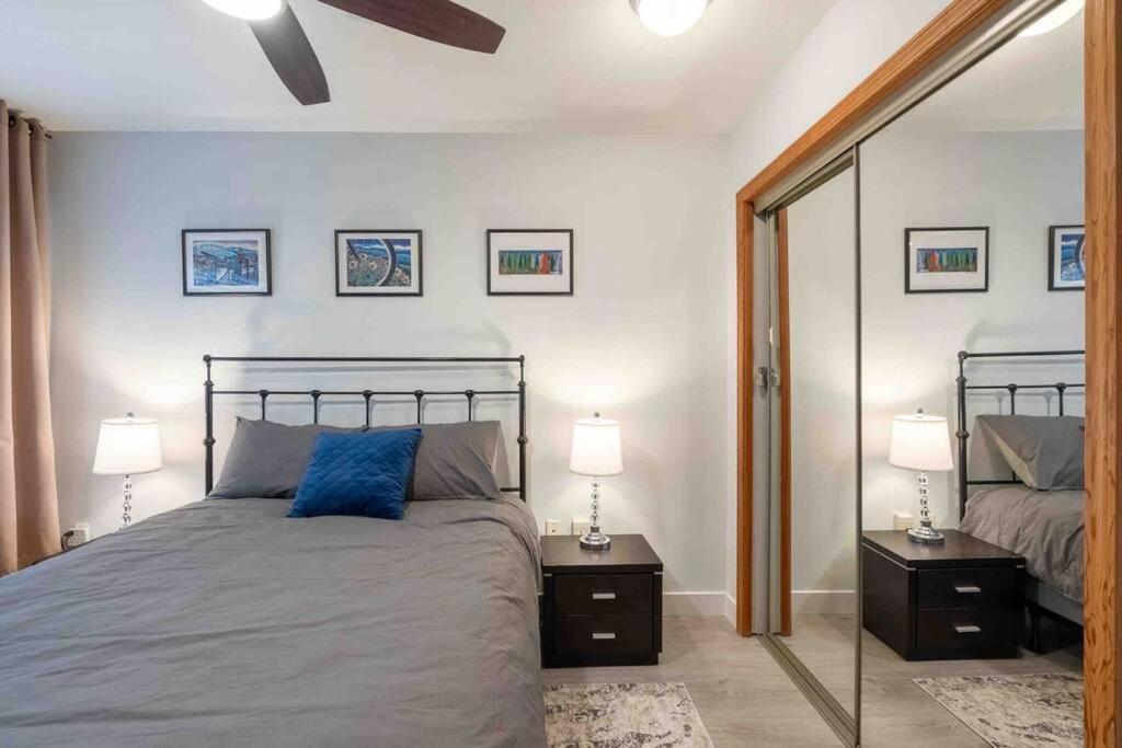 Updated Townhouse In Village. Pool/hot Tub/parking Apartment