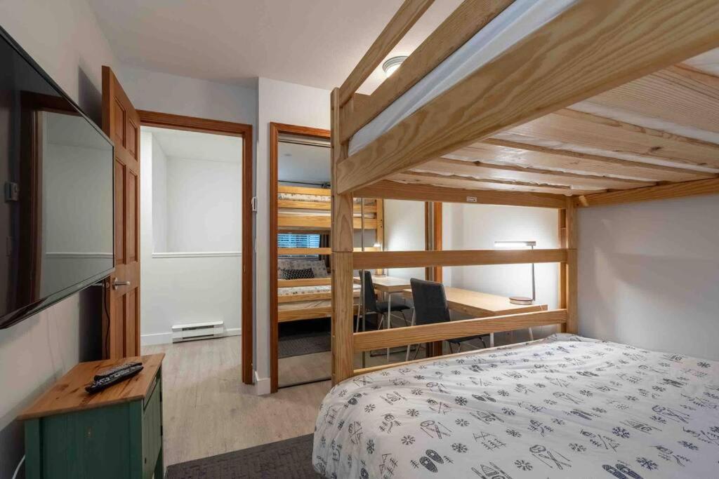 Apartment Updated Townhouse In Village. Pool/hot Tub/parking Whistler