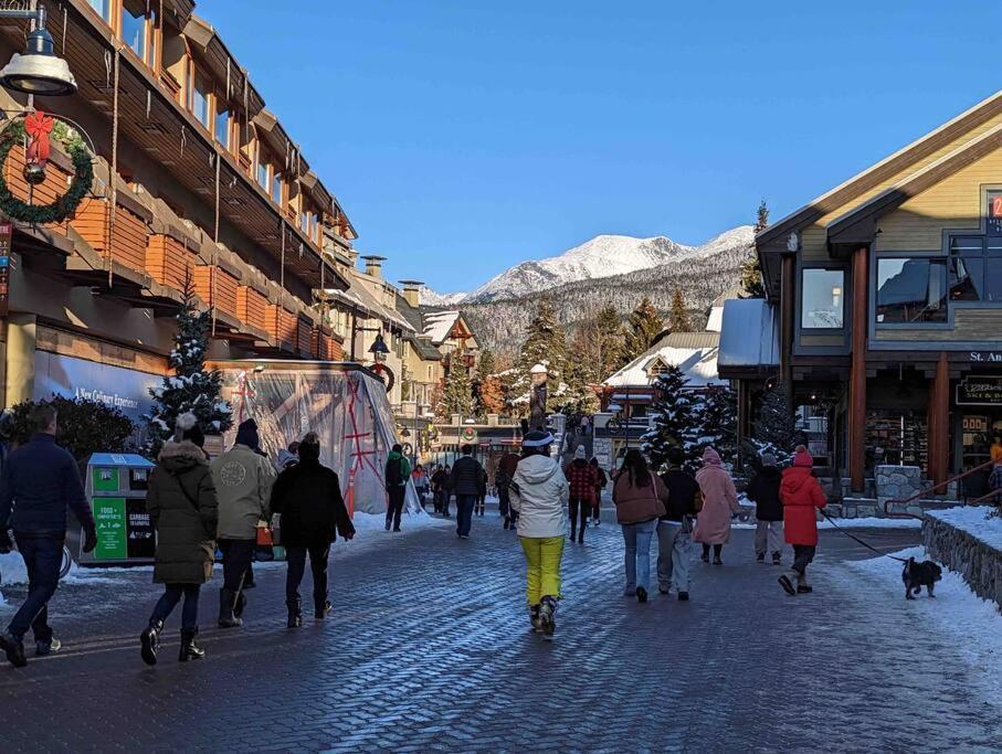 Apartment Updated Townhouse In Village. Pool/hot Tub/parking Whistler
