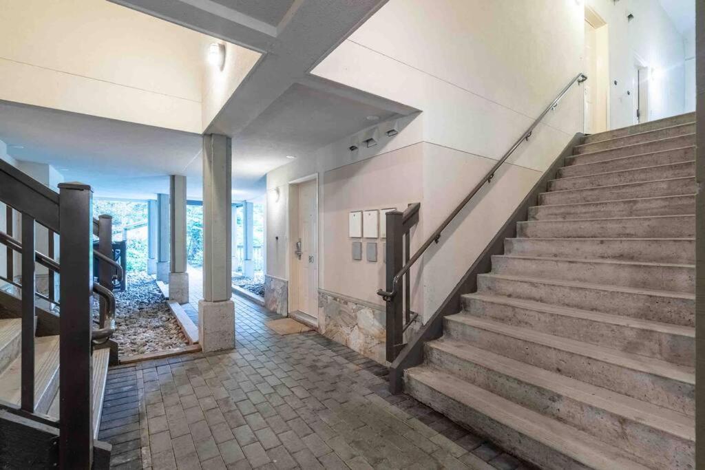 Apartment Updated Townhouse In Village. Pool/hot Tub/parking Whistler